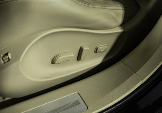 Подержанный автомобиль Infiniti FX 2011 года (24 фото)