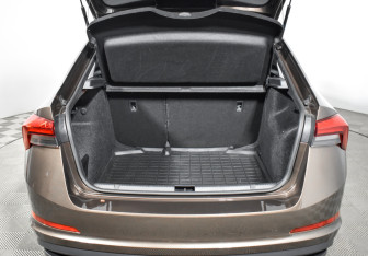 Подержанный автомобиль Skoda Rapid Liftback 2021 года (19 фото)