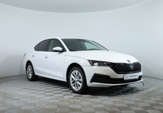 Подержанный автомобиль Skoda Octavia Liftback 2022 года (3 фото)