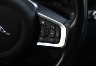Подержанный автомобиль Jaguar F-Pace 2020 года (13 фото)