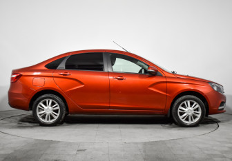 Подержанный автомобиль LADA (ВАЗ) Vesta Sedan 2018 года (4 фото)
