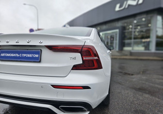 Подержанный автомобиль Volvo S60 2020 года (8 фото)
