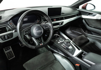 Подержанный автомобиль Audi A5 Coupe 2016 года (11 фото)