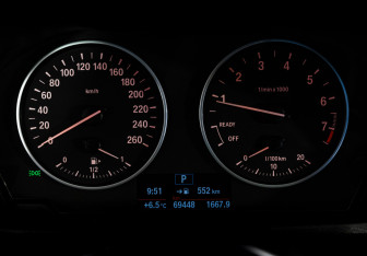 Подержанный автомобиль BMW X1 2017 года (34 фото)