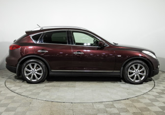 Подержанный автомобиль Infiniti EX 2012 года (4 фото)