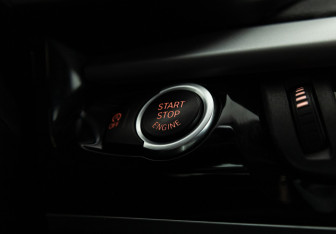 Подержанный автомобиль BMW X5 2015 года (24 фото)