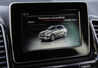 Подержанный автомобиль Mercedes-Benz GLE 2015 года (15 фото)