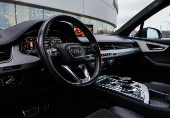 Подержанный автомобиль Audi Q7 2016 года (22 фото)