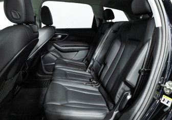Подержанный автомобиль Audi Q7 2021 года (10 фото)