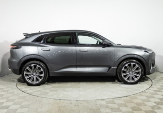 Подержанный автомобиль Changan UNI-K 2023 года (4 фото)