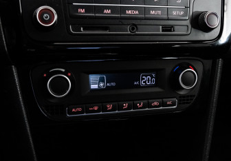 Подержанный автомобиль Volkswagen Polo Sedan 2018 года (15 фото)