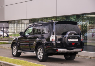 Подержанный автомобиль Mitsubishi Pajero 2018 года (8 фото)