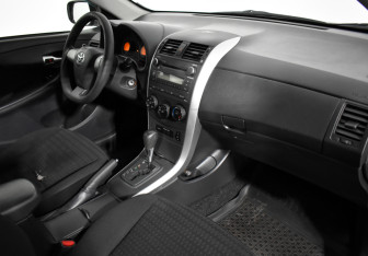 Подержанный автомобиль Toyota Corolla Sedan 2010 года (13 фото)