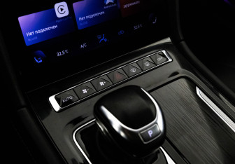 Подержанный автомобиль Hongqi H5 2024 года (19 фото)