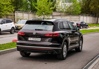 Подержанный автомобиль Volkswagen Touareg 2018 года (6 фото)