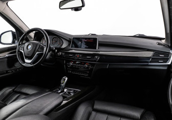 Подержанный автомобиль BMW X5 2016 года (12 фото)
