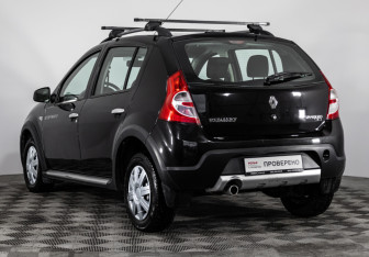 Подержанный автомобиль Renault Sandero 2012 года (7 фото)