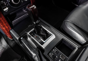 Подержанный автомобиль Toyota Land Cruiser Prado 2015 года (12 фото)