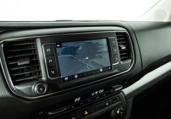 Подержанный автомобиль Peugeot Traveller 2019 года (15 фото)