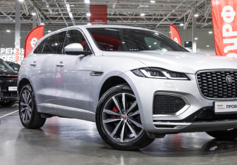 Подержанный автомобиль Jaguar F-Pace 2022 года (9 фото)