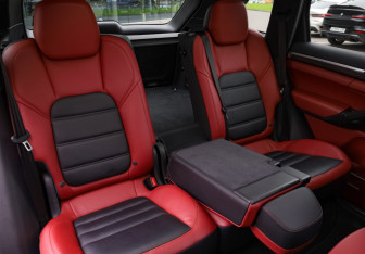 Подержанный автомобиль Porsche Cayenne 2014 года (23 фото)