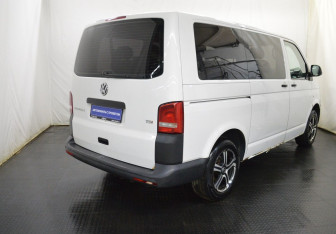 Подержанный автомобиль Volkswagen Caravelle 2013 года (4 фото)