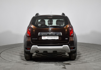 Подержанный автомобиль Renault Duster 2017 года (6 фото)