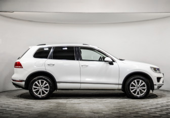 Подержанный автомобиль Volkswagen Touareg 2015 года (4 фото)