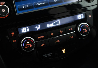 Подержанный автомобиль Nissan X-Trail 2017 года (17 фото)