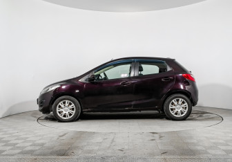 Подержанный автомобиль Mazda 2 Hatchback 2012 года (8 фото)