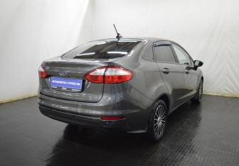 Подержанный автомобиль Ford Fiesta Hatchback 2016 года (5 фото)