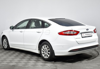 Подержанный автомобиль Ford Mondeo Sedan 2015 года (7 фото)