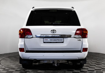Подержанный автомобиль Toyota Land Cruiser Suv 2012 года (6 фото)