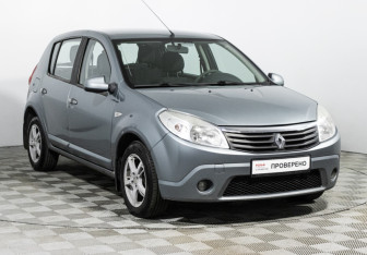 Подержанный автомобиль Renault Sandero 2011 года (3 фото)