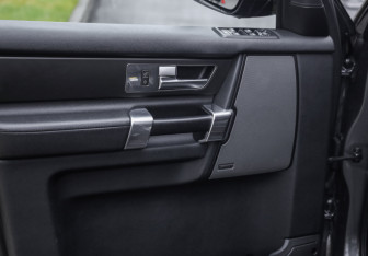 Подержанный автомобиль Land Rover Discovery 2014 года (18 фото)