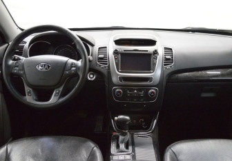 Подержанный автомобиль Kia Sorento 2015 года (14 фото)