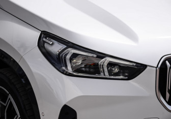 Подержанный автомобиль BMW X1 2024 года (11 фото)