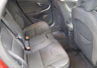 Подержанный автомобиль Volvo V40 Cross Country 2014 года (13 фото)