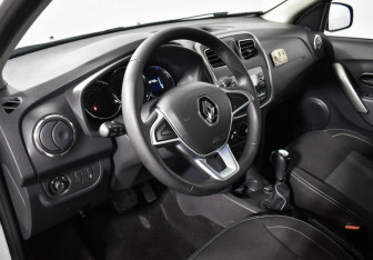 Подержанный автомобиль Renault Sandero 2022 года (9 фото)