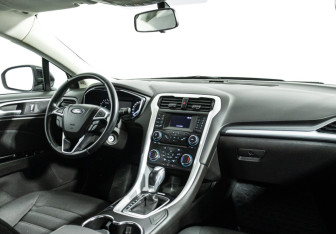 Подержанный автомобиль Ford Mondeo Sedan 2018 года (9 фото)