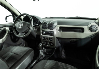 Подержанный автомобиль Renault Sandero 2012 года (9 фото)
