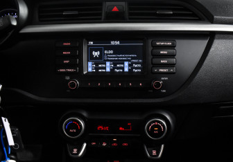 Подержанный автомобиль Kia Rio Hatchback 2018 года (17 фото)