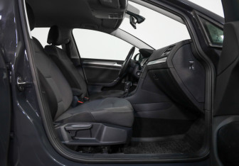 Подержанный автомобиль Volkswagen Golf Hatchback 2015 года (19 фото)