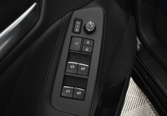 Подержанный автомобиль Toyota Avalon 2022 года (20 фото)