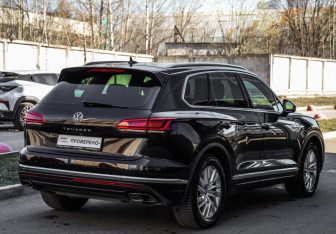 Подержанный автомобиль Volkswagen Touareg 2021 года (5 фото)