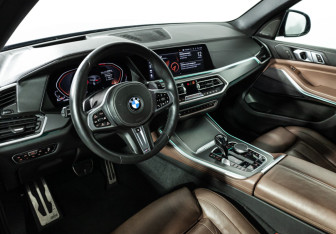 Подержанный автомобиль BMW X5 2020 года (11 фото)