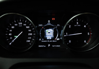 Подержанный автомобиль Land Rover Discovery Sport 2017 года (12 фото)