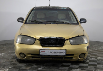 Подержанный автомобиль Hyundai Elantra Sedan 2000 года (2 фото)