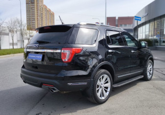 Подержанный автомобиль Ford Explorer 2018 года (4 фото)