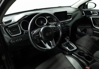 Подержанный автомобиль Kia Ceed Hatchback 2018 года (11 фото)